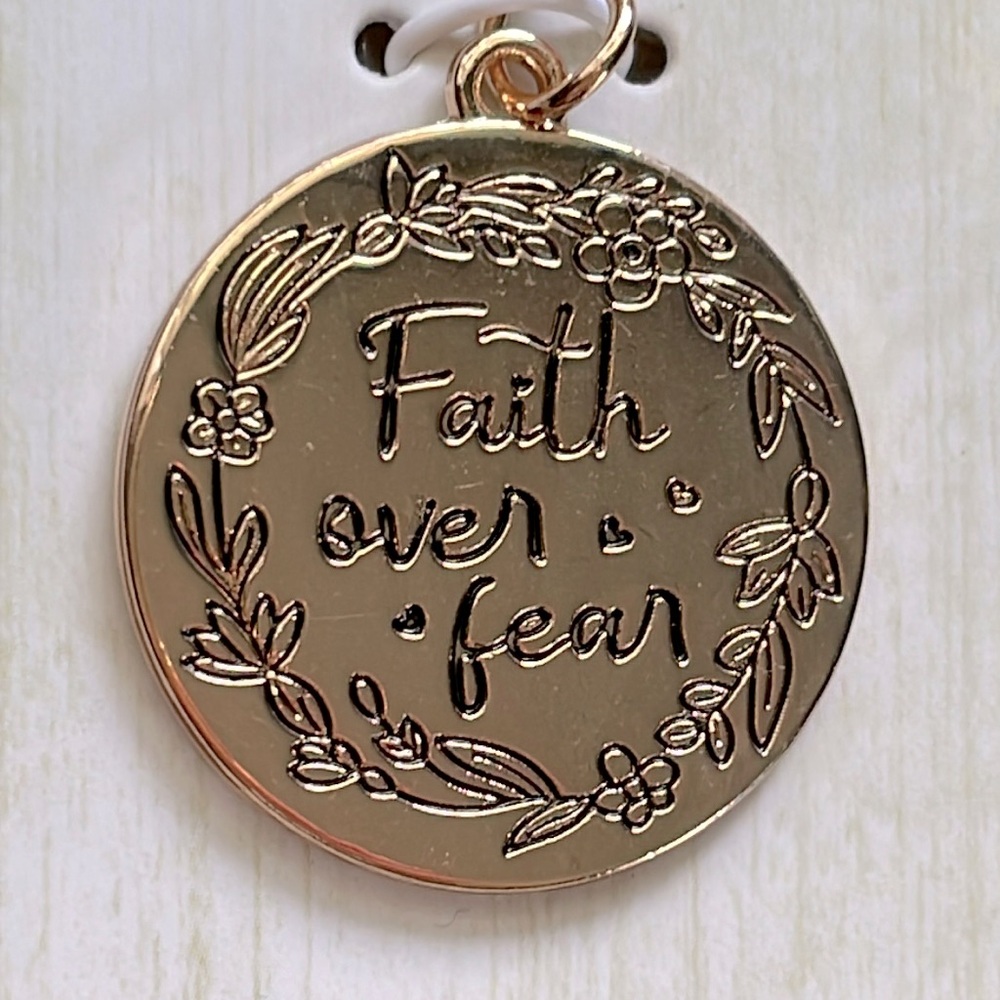 🌞5/$10 NEW! “FAITH OVER FEAR” GOLD TONE NECKLACE PENDANT